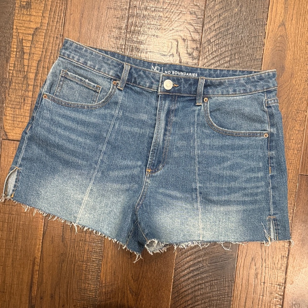 No Boundaries Women's Faded Blue Jean Shorts